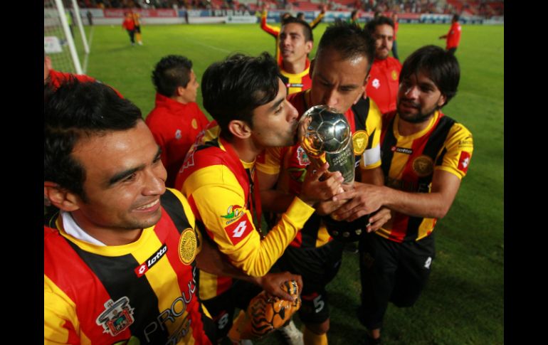 Los Leones Negros jugaron con mucha hambre de triunfo ante el Necaxa, y se llevaron el título.  /