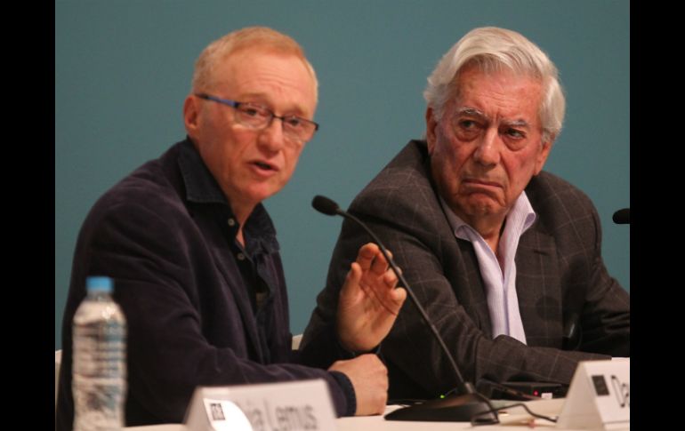 Grossman y Vargas Llosa compartieron con los presentes en el segundo día de actividades en la FIL.  /