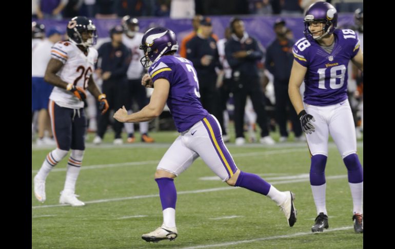 Blair Walsh (C) evitó que los Vikingos empataran por segundo duelo consecutivo. AP /