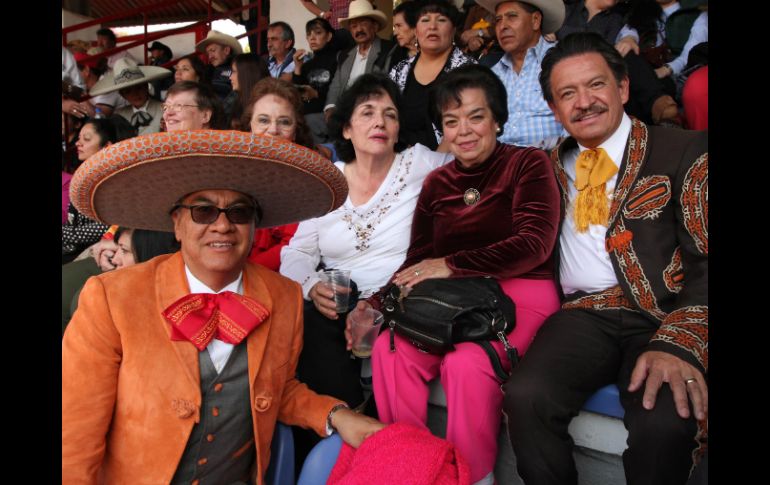 Diana Negrete (tinto), nieta del 'Charro Cantor' fue partícipe del homenaje. NTX /