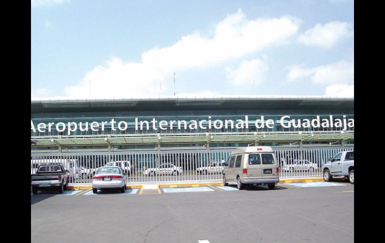 Entre las 12 terminales aéreas que agrupa GAP están los aeropuertos ubicados en las ciudades de Guadalajara (foto) y Tijuana. ESPECIAL /