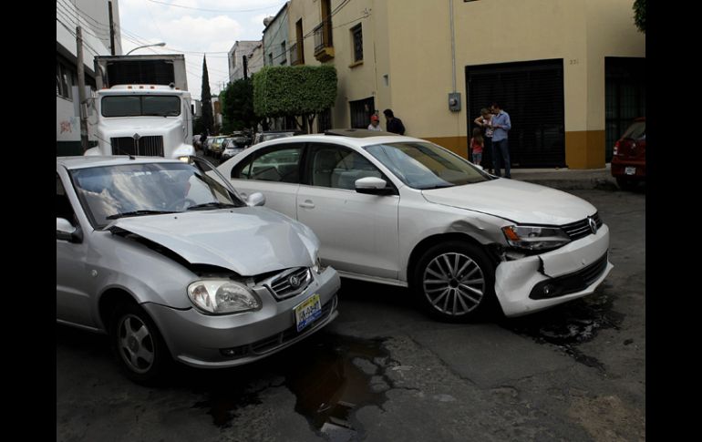 El sector asegurador señala que sólo 749 mil 556 de los casi tres millones de vehículos registrados en Jalisco cuentan con seguro.  /