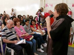 Marcia reunió a varias personas para anunciar su profecía. AFP /