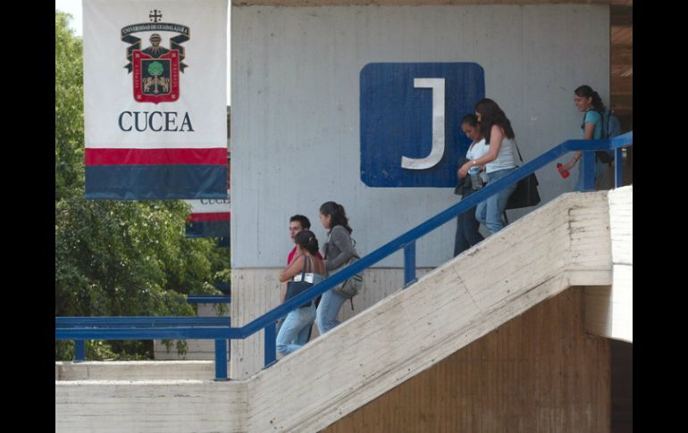 El mercado laboral actual requiere  personas capaces de tomar decisiones que generen valor económico y social. ARCHIVO /