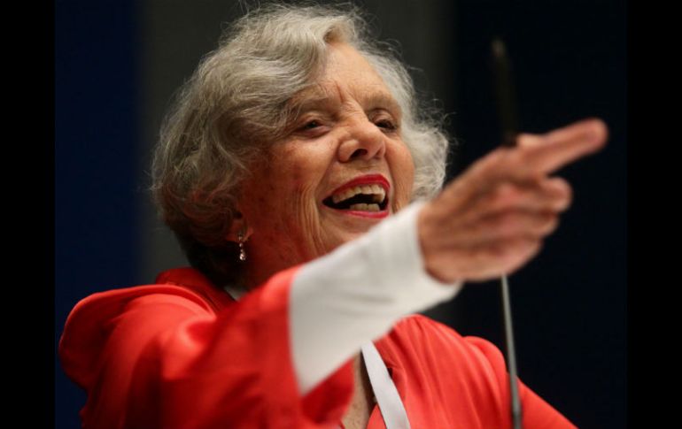 Elena Poniatowska cuenta que ella seguirá apoyando a la izquierda mientras viva. EFE /