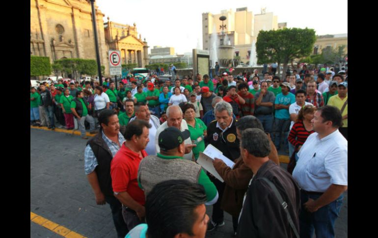 Aseguran que ya se entabló diálogo con los comerciantes que se manifestaron a las afueras del Palacio Municipal.  /