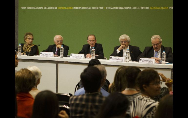 Integrantes de la Academia Mexicana de la Lengua y José Manuel Blecua, director de la RAE presentan una ponencia sobre el español.  /