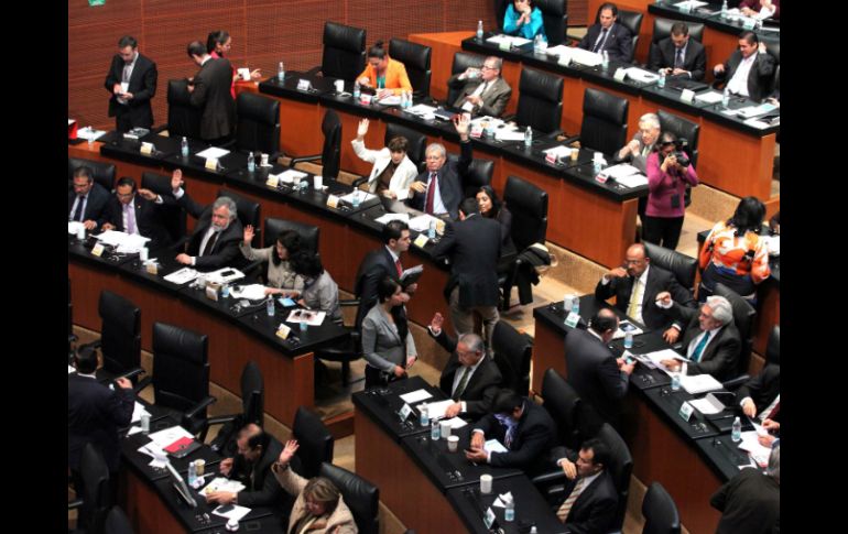 El Senado podría aprobar hoy en una sola sesión la reforma política. ARCHIVO /