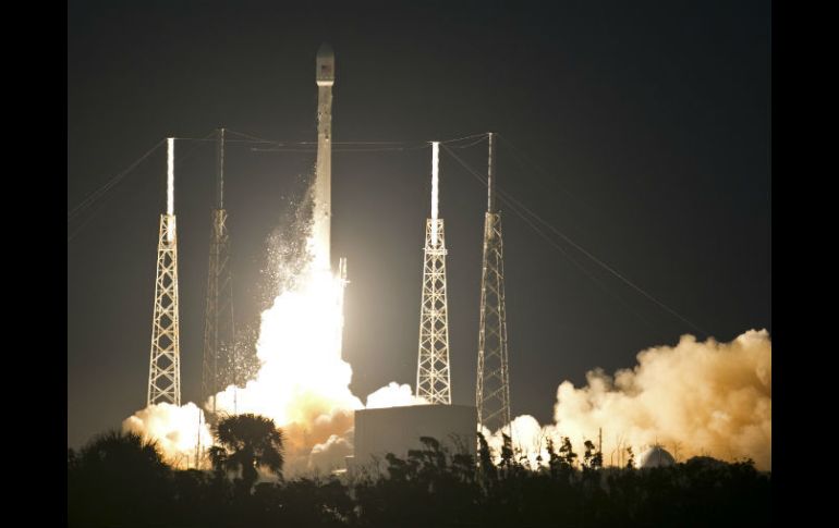 El lanzamiento fue el primero de un satélite privado desde la estación aérea de Cabo Cañaveral en más de cinco años, según la compañía. AP /