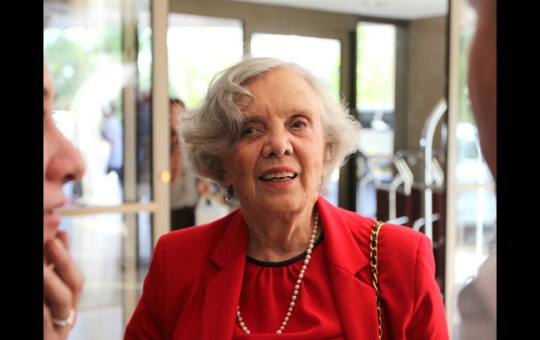 Elena Poniatowska es una de las autoras que convive con sus seguidores en el encuentro.  /