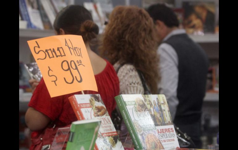 Libros para todos los gustos y bolsillos; la cita es de nueve a 11 de la noche.  /