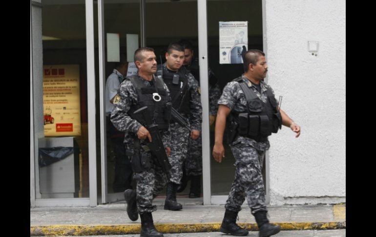 Las autoridades de Tlajomulco y de la Fiscalía General acudieron al lugar para tomar nota de los hechos. ARCHIVO /