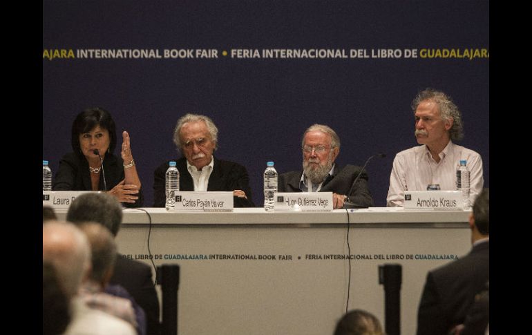 De izquierda a derecha. Laura Restrepo, Carlos Payán, Hugo Gutiérrez Vega y Arnoldo Kraus.  /