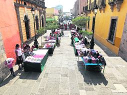 Ambulantes que se ubican en el Callejón del Diablo no cuentan con un permiso navideño emitido por el Ayuntamiento de Guadalajara.  /