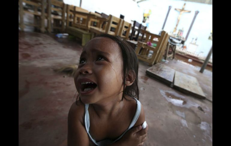 Una niña llora tras haber sido vacunada contra el sarampión durante una campaña de vacunación de OMS-UNICEF. EFE /