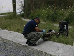 Peritos del estado realizan las investigaciones correspondientes para dar con los responsables del asesinato. ARCHIVO /