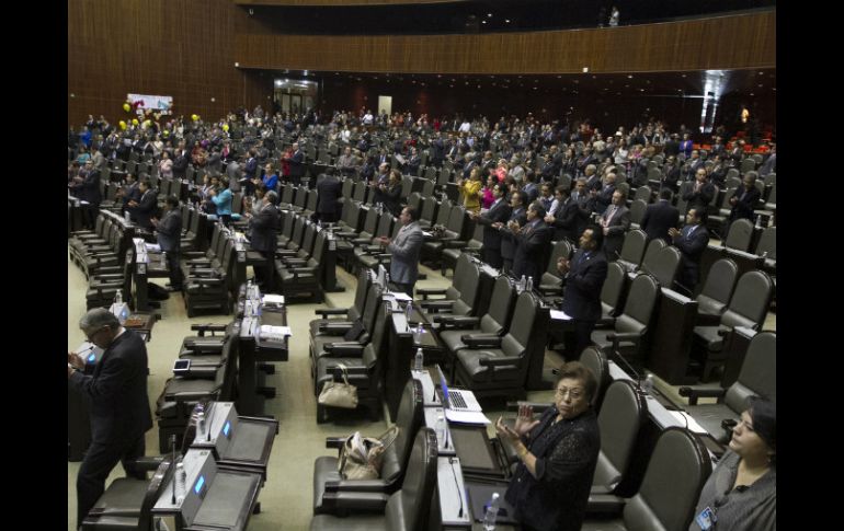 Luego de casi 12 horas de debate, los diputados aprueban en lo general y lo particular la reforma política. NTX /