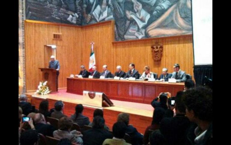 La ceremonia se lleva a cabo en el Paraninfo de la universidad.  /