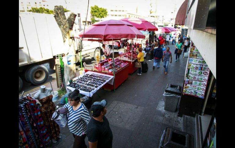 Los comerciantes ambulantes podrán reinstalarse en el área del ''banquetón'' de Javier Mina si comprueban su antigüedad. ARCHIVO /