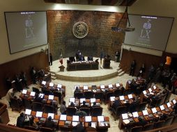 Con 26 diputados presentes inicia la sesión extraordinaria en el Congreso para analizar el presupuesto 2014; luego, decretan receso. ARCHIVO /