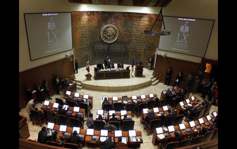 Con 26 diputados presentes inicia la sesión extraordinaria en el Congreso para analizar el presupuesto 2014; luego, decretan receso. ARCHIVO /