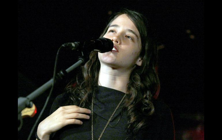 ''Cuento'' y ''Vidas paralelas''  fueron las canciones más aplaudidas de Ximena Sariñana durante la Feria de la Virgen. ARCHIVO /