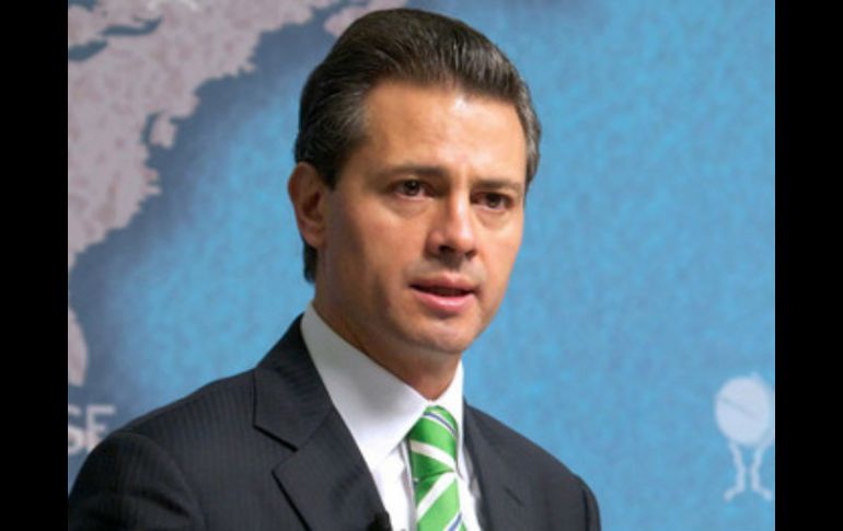 Enrique Peña Nieto estará presente en el funeral del líder sudafricano. ARCHIVO /