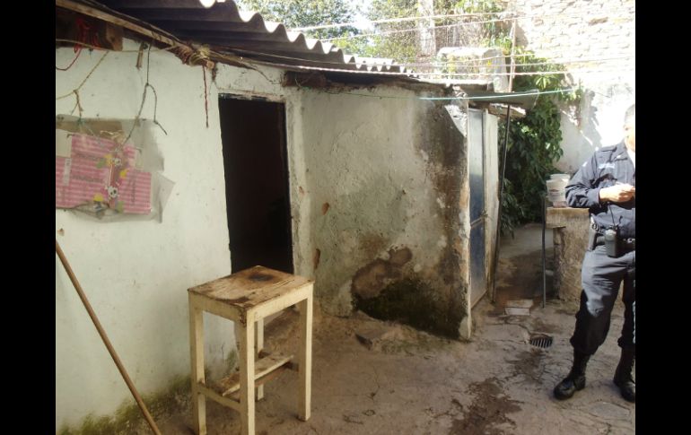 Los pequeños vivían en esta casa, en donde estaban a cargo de dos sujetos ya detenidos. ESPECIAL /