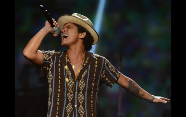 Bruno Mars agotó en solo dos días, un total de 13 mil boletos para su primer concierto en Monterrey. AP /