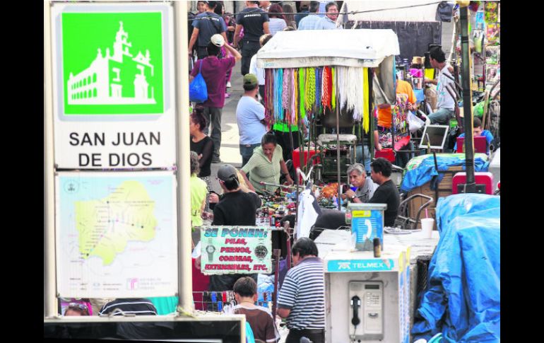 Los comerciantes informales volvieron a  los alrededores de San Juan de Dios.  /