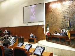 La sesión en el Congreso se prolongó hasta las 4:30 de este domingo.  /