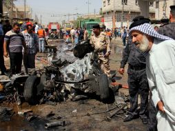 Las explosiones de otros dos coches bomba causaron, respectivamente, tres muertos y quince heridos en la barriada chií de Ciudad Sadr. ARCHIVO /