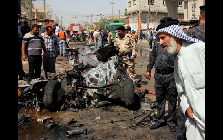 Las explosiones de otros dos coches bomba causaron, respectivamente, tres muertos y quince heridos en la barriada chií de Ciudad Sadr. ARCHIVO /