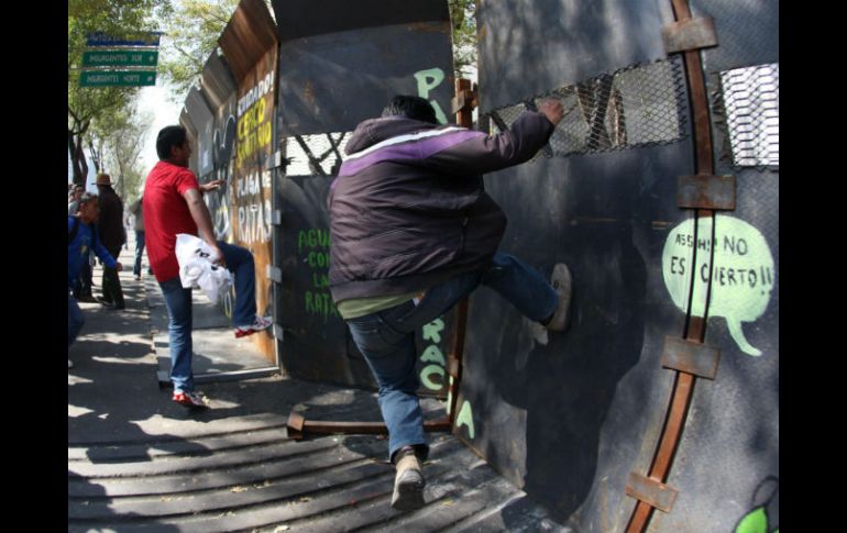 La SSP-DF no ha reportado incidentes, ni confrontaciones en la protesta que se efectúa en el Senado. ARCHIVO /