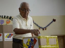 Los primeros resultados oficiales parciales serán dados a conocer oficialmente tres horas después del cierre de las mesas electorales. AFP /