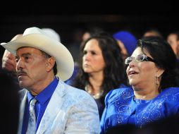 Los padres de la intérprete recuerdan a su hija fallecida en la Arena Monterrey. EFE /