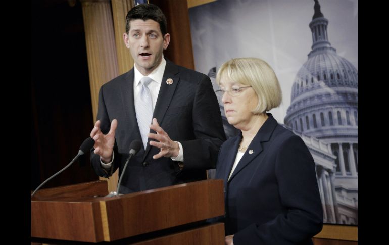 Los legisladores Paul Ryan (i) y Patty Murray (d) anuncian los detalles del acuerdo. AFP /