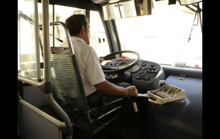 Funcionarios, líderes transportistas y sindicales destacan la importancia de que choferes estén capacitados de una forma más integral. ARCHIVO /