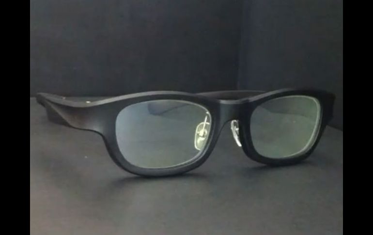 Las lentes pesan 33 gramos, lo que las hace ligeramente más pesadas que unas gafas normales. ESPECIAL /