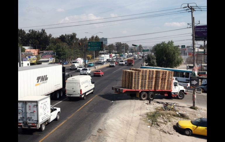 Las obras: Periférico y Juan de la Barrera (foto), Prolongación López Mateos y Ramón Corona, y Periférico y el Camino a Colimilla. ARCHIVO /