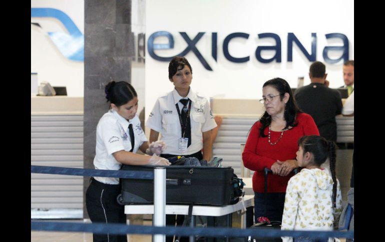 Desde el 28 de agosto de 2010, las actividades de la aerolínea se mantiene en paro afectando a ocho mil 500 trabajadores. ARCHIVO /