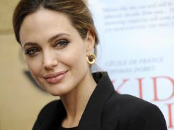 Angelina Jolie comentó que decidió aprender a pilotear porque su hijo Maddox quería volar. ARCHIVO /