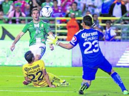 El ariete argentino del León, Mauro Boselli, al momento de marcar el gol que sentenciaba las acciones en Guanajuato. AFP /