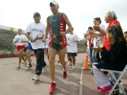 'Pues ya está hecha la carrera, doy gracias por todo lo recolectado que va a hacer feliz a muchos niños' expresó Eduardo Blake. ARCHIVO /