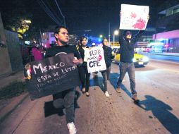 Alrededor de 50 personas se manifestaron contra la reforma energética en el Centro de Guadalajara.  /