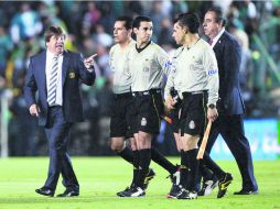 Miguel Herrera se mostró molesto con el arbitraje durante el juego; apuntó que no les marcaron dos penales claros. MEXSPORT /