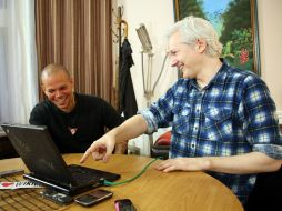 Calle 13 compuso el tema ''Multi_Viral'', junto a Julian Assange, fundador de WikiLeaks. ARCHIVO /