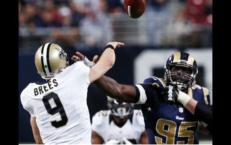 Drew Brees se topó con una férrea defensa de los Carneros. AP /