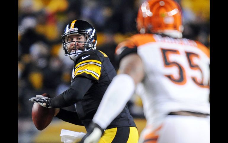 Ben Roethlisberger, quarterback de los Acereros de Pittsburgh, durante el partido contra Bengalíes de Cincinnati.  /