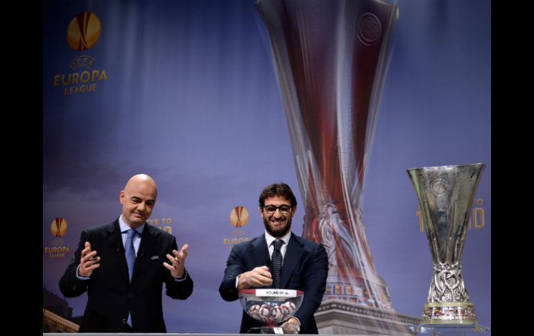 El ex-futbolista Ciro Ferrara en el sorteo de los los dieciseisavos de final de la Europa League. AFP /